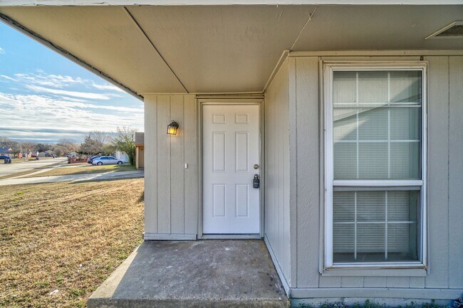 Building Photo - 3 bed 1 bath in Moore!
