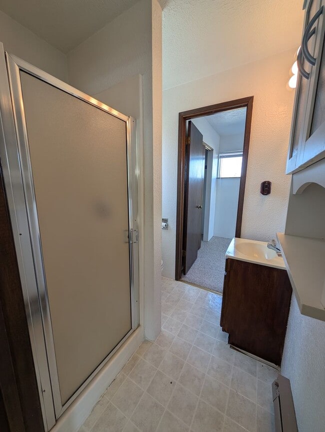 Building Photo - Well Kept Port Orchard Charmer with Stella...