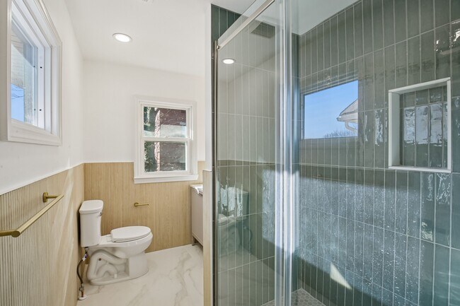 Building Photo - 4 Lincoln Pl