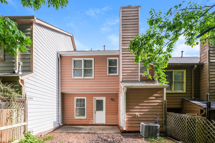 Building Photo - 5603 Wells Cir