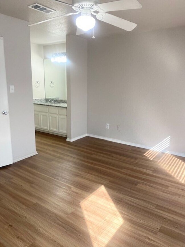 Building Photo - 305 Schumacher Dr