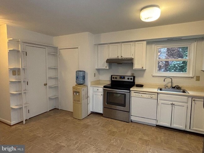 Building Photo - 520 W Liberty St