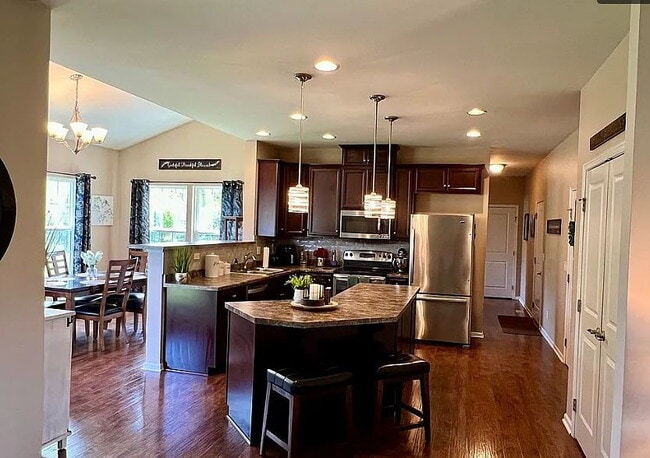 Building Photo - Furnished 5-Bedroom Single-Family Home in Orchard Park