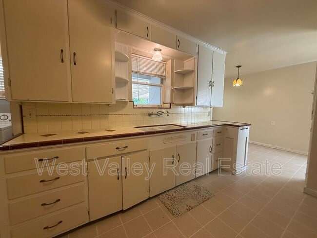 Building Photo - 155 North St