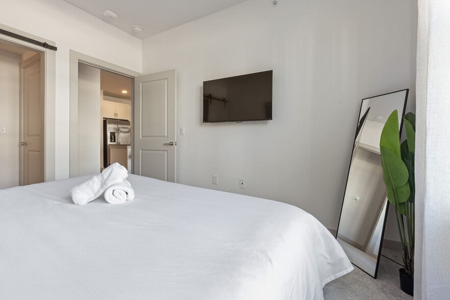 Building Photo - 1301 Leah Ave