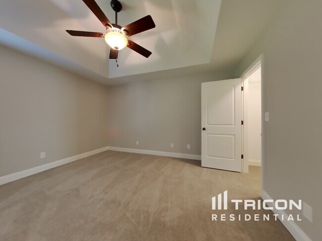 Building Photo - 8978 Western Pines Dr