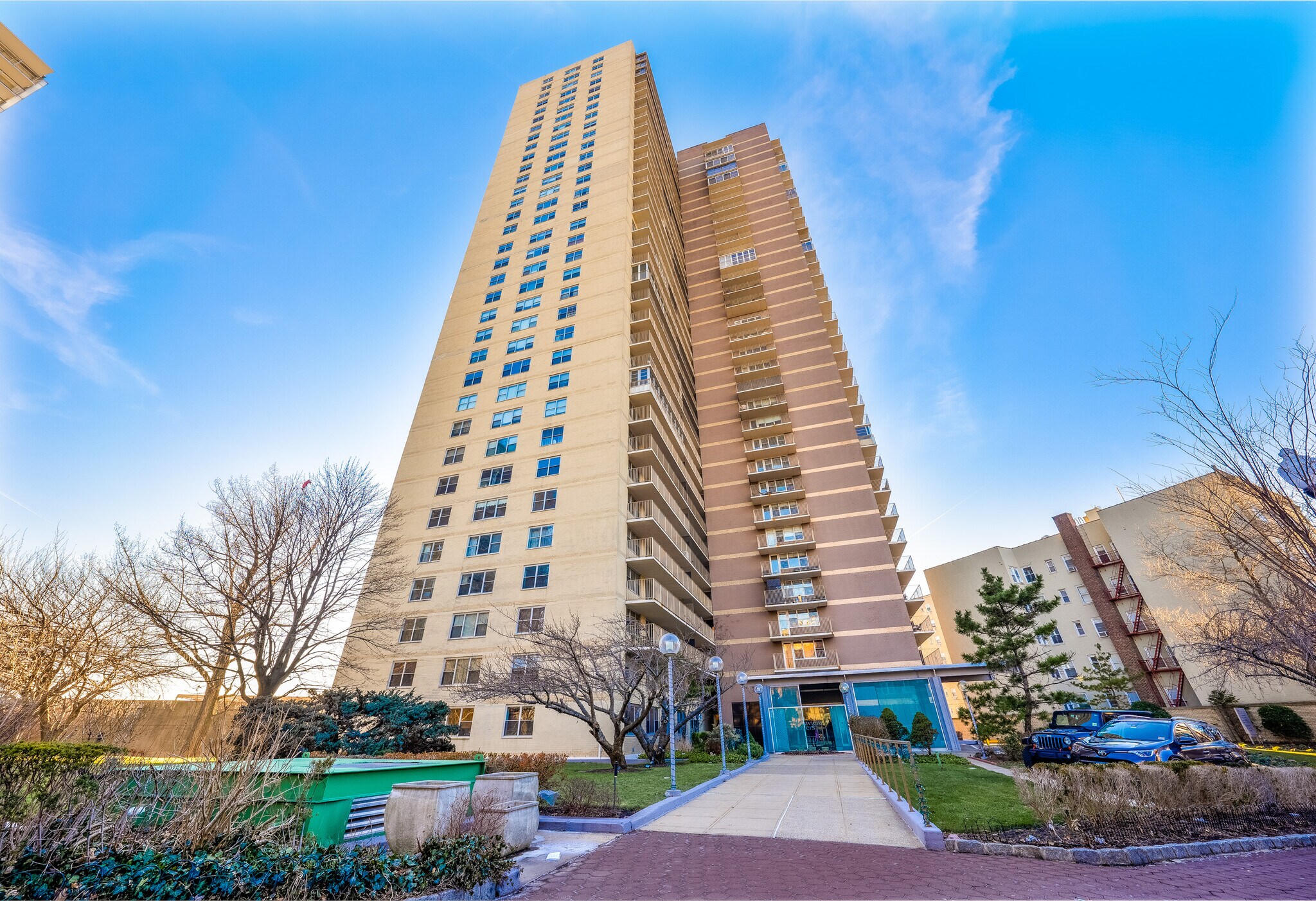 Building Photo - 6040 Boulevard E