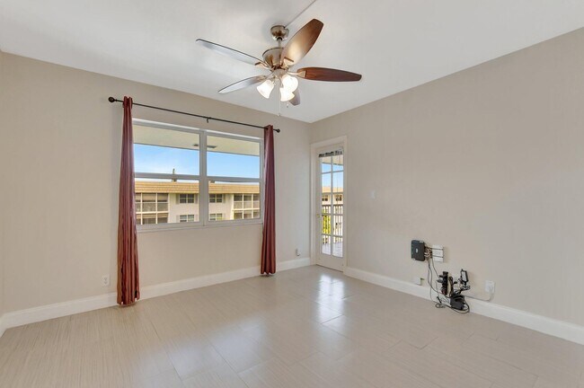 Building Photo - 200 W Camino Real