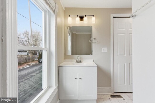 Building Photo - 520 S Kent St