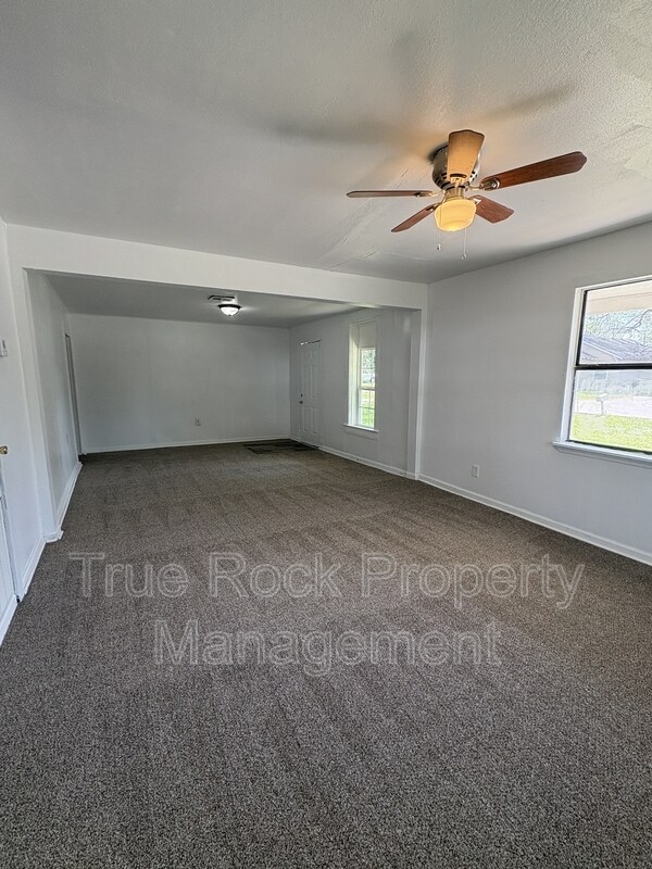 Building Photo - 730 W 8th St