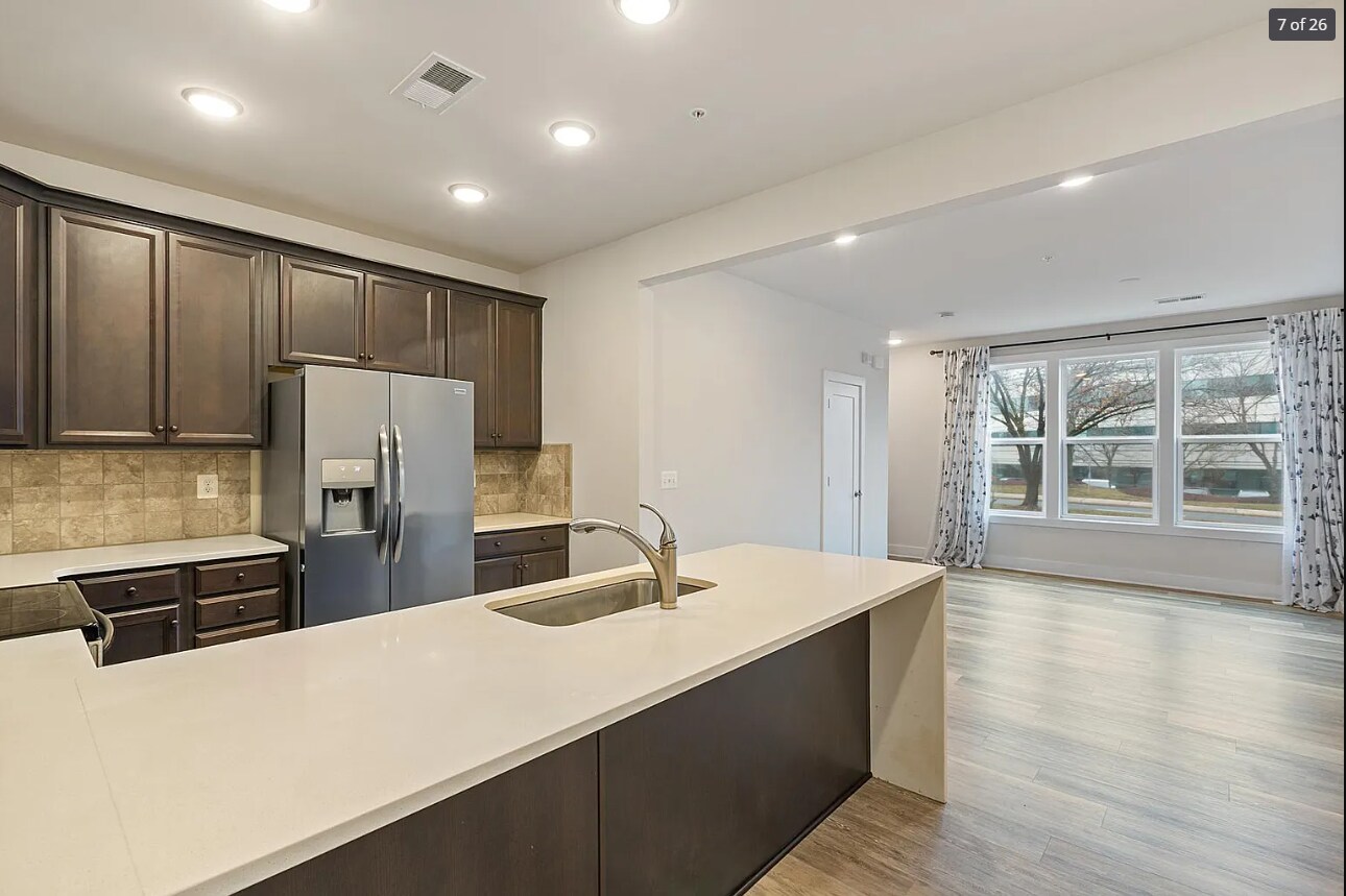 Building Photo - 613 Herndon Pky