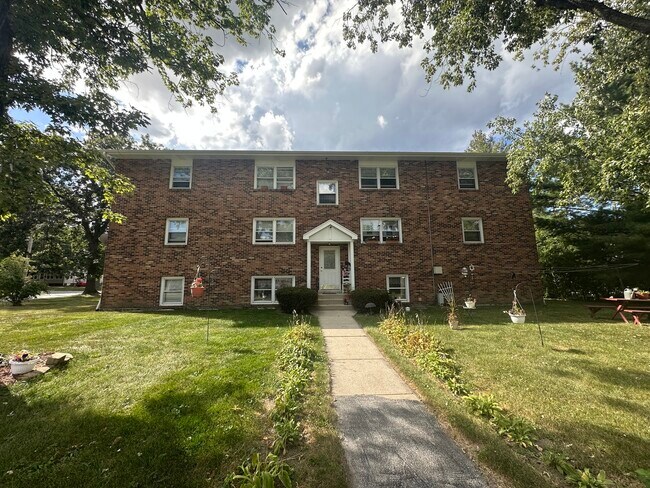 Building Photo - 1235 Columbia St