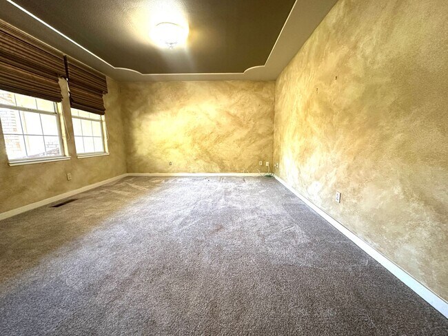 Building Photo - Beautiful 3-Bedroom Home with Open Floor Plan & Private Backyard