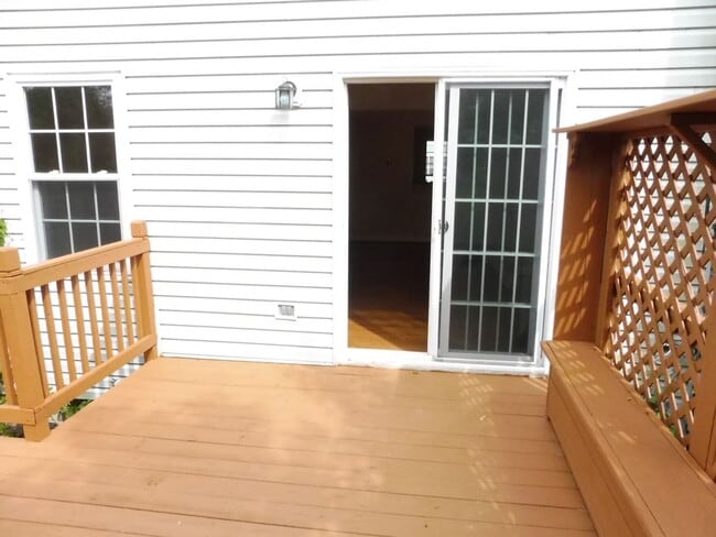 Building Photo - Spacious Townhome in Gaithersburg