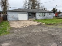 Building Photo - Updated 3 bedroom 1 bathroom house on a huge lot!