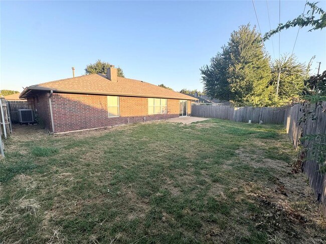 Building Photo - 209 Bradgate Dr