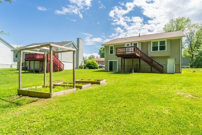 Building Photo - 3 bed 2 bath Chancellor Hills Home