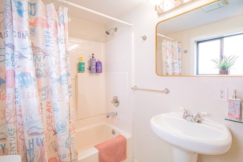 Building Photo - 323 N 46th St