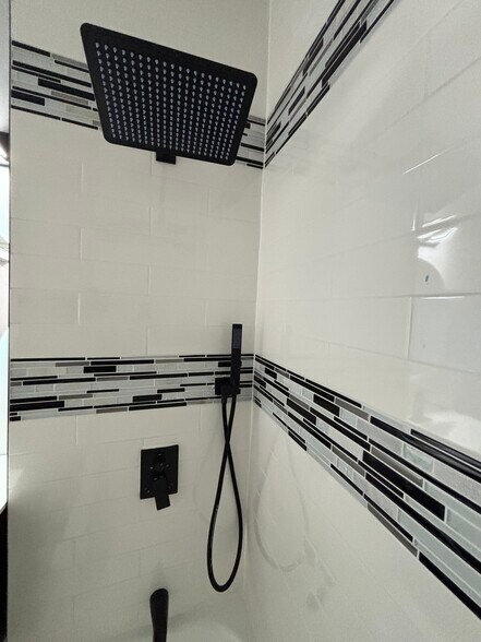 Building Photo - 673 Delaware St