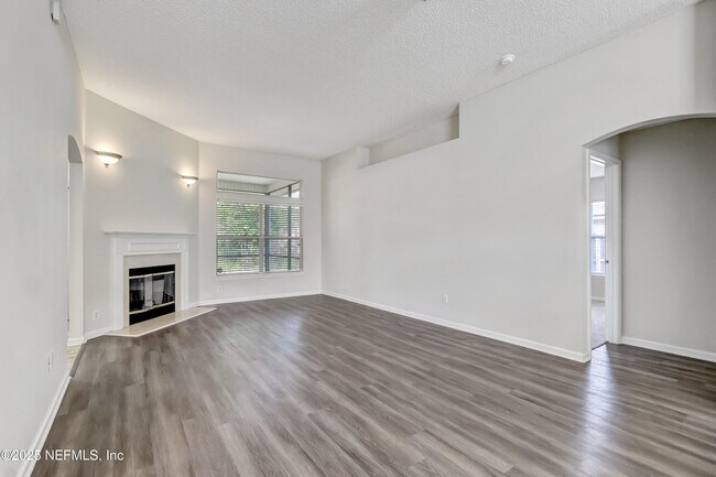 Building Photo - 749 Grand Parke Dr