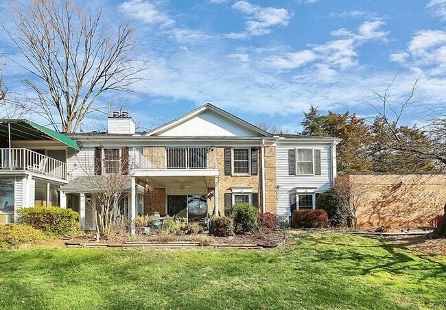 Building Photo - Spacious 2BR/2BA Condo in Prime South Charlotte Location!