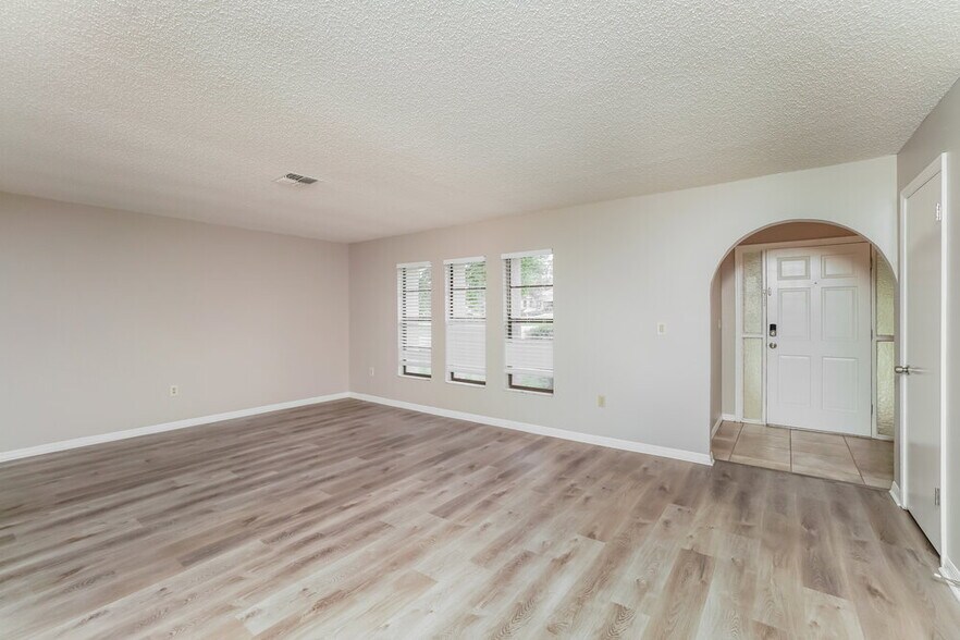 Building Photo - 13081 Hanley Dr