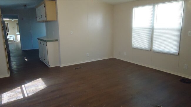 Building Photo - 108 Gossett St