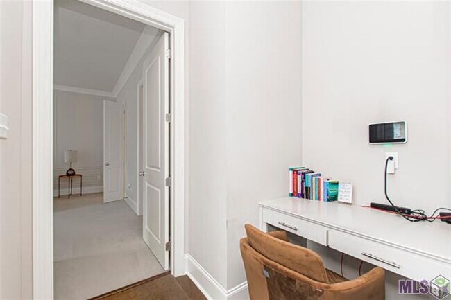 Building Photo - Upscale Townhouse in The Village at Magnol...