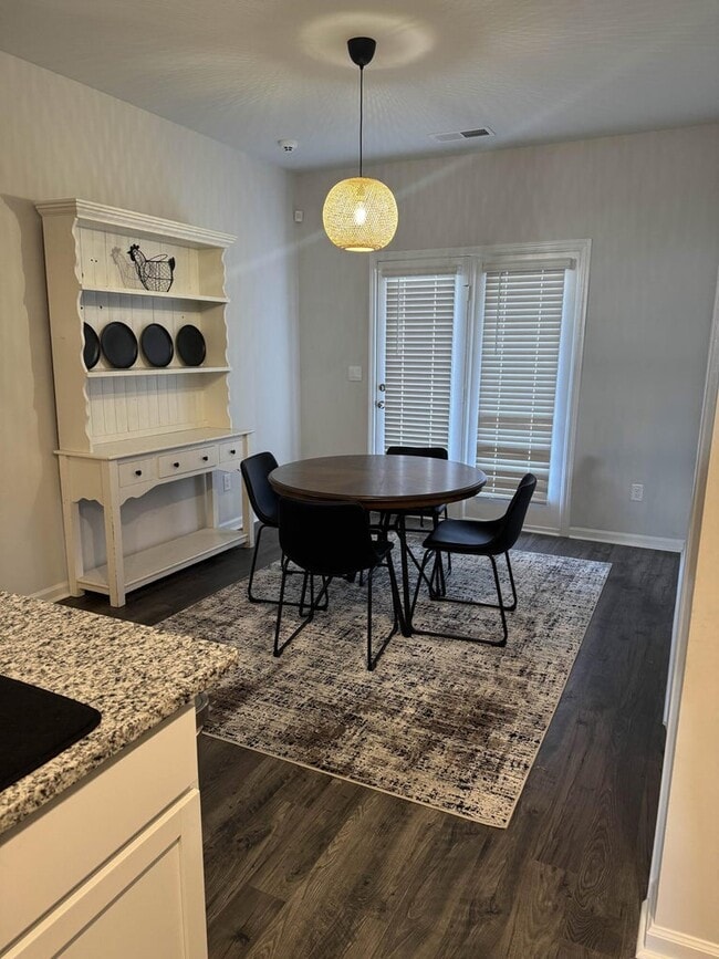 Building Photo - Kentbury Court