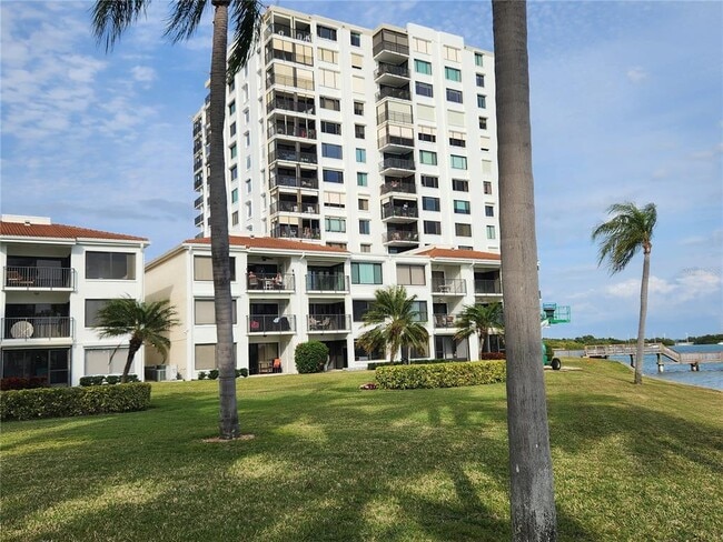 Building Photo - 6287 Bahia Del Mar Cir N