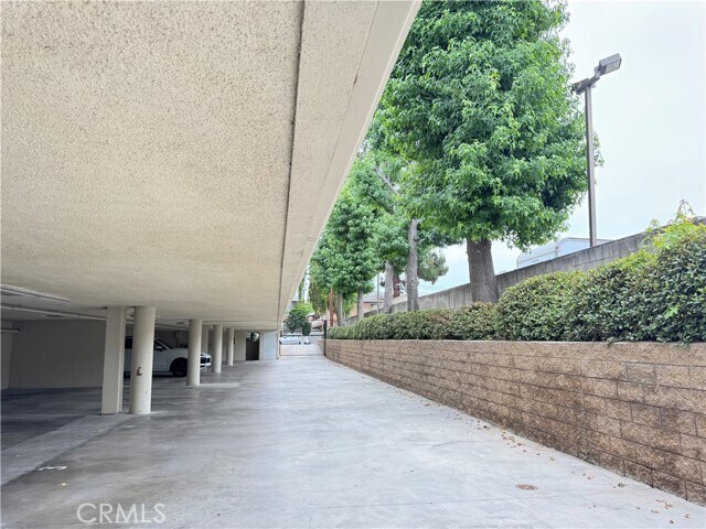 Building Photo - 251 N Oakland Ave