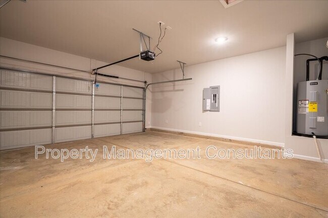 Building Photo - 14653 Mountain Strm Dr