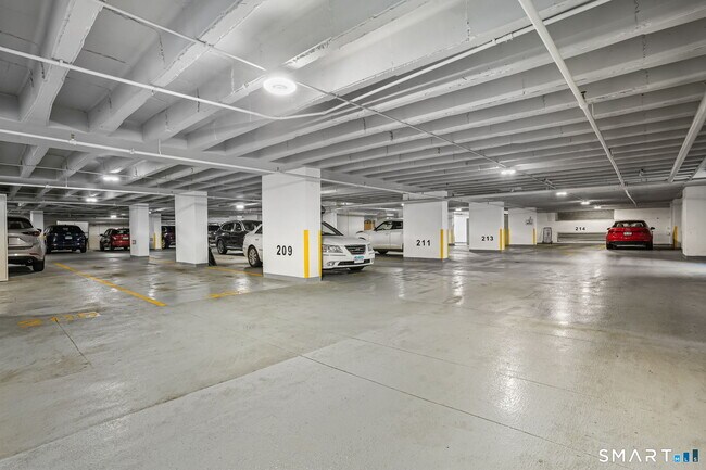 Building Photo - 143 Hoyt St