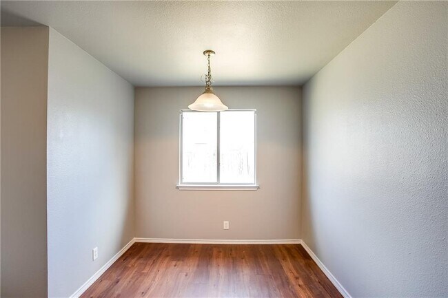 Building Photo - 412 Ballentine Ct