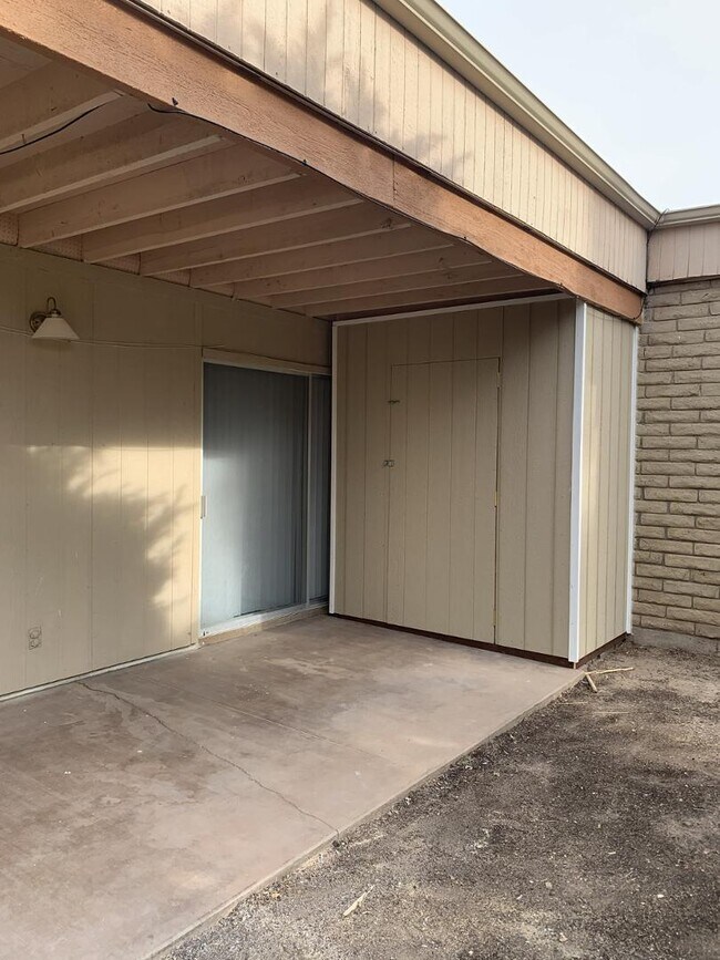 Building Photo - 4140 E Cliffside Trail