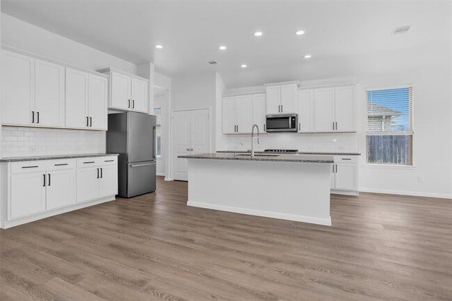 Building Photo - 31411 Raleigh Creek Dr