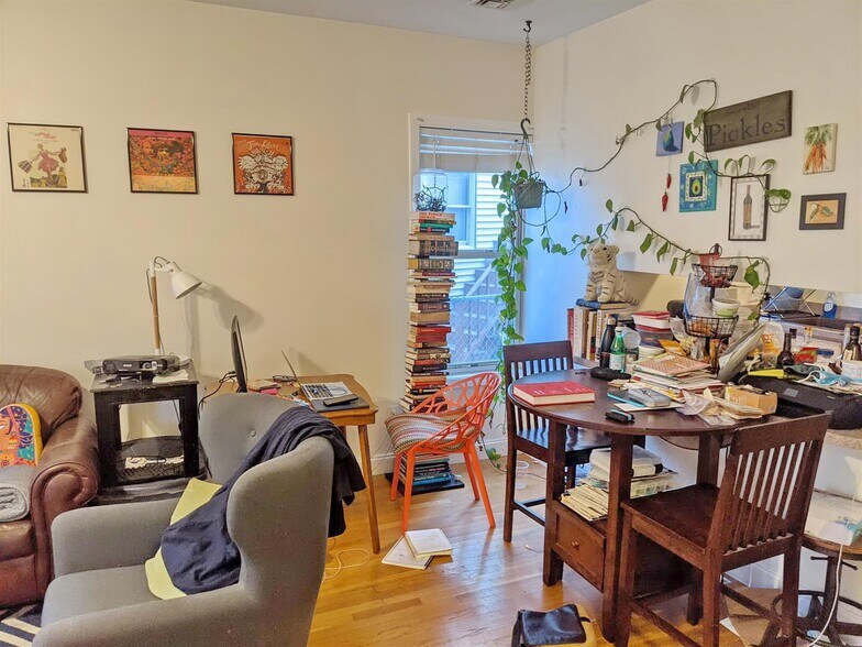 Building Photo - 56 Market St