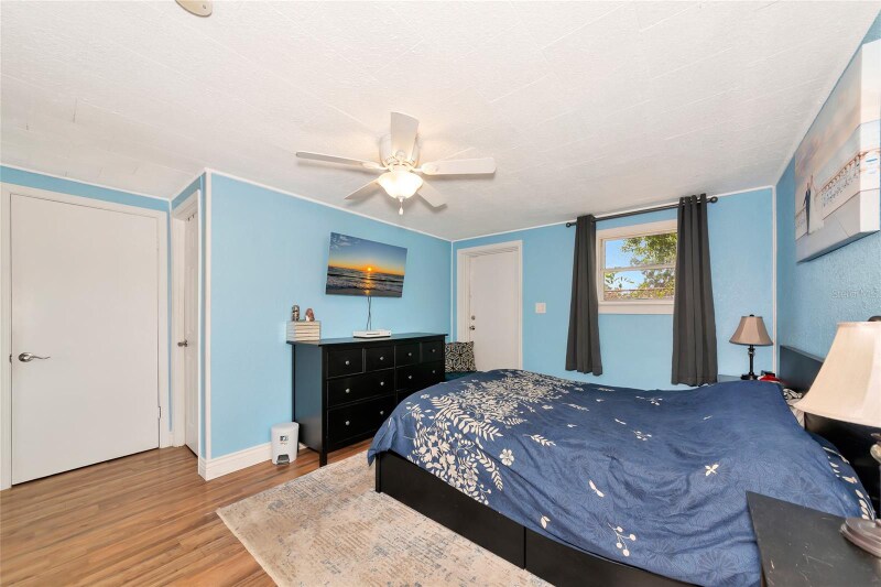 Building Photo - 2004 19th St W