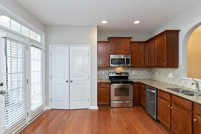 Building Photo - 514 Dragby Ln