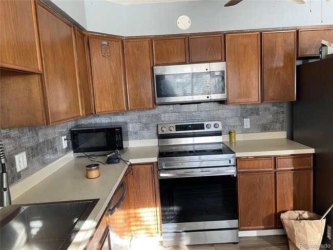 Building Photo - 2833 S Depew St