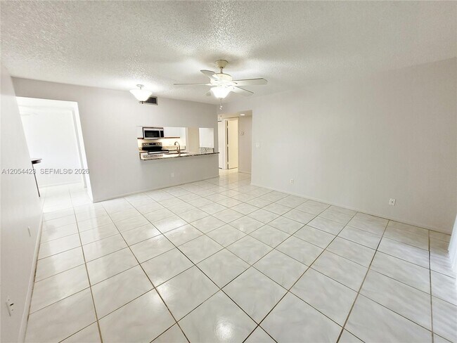 Building Photo - 7523 Greenlake Way