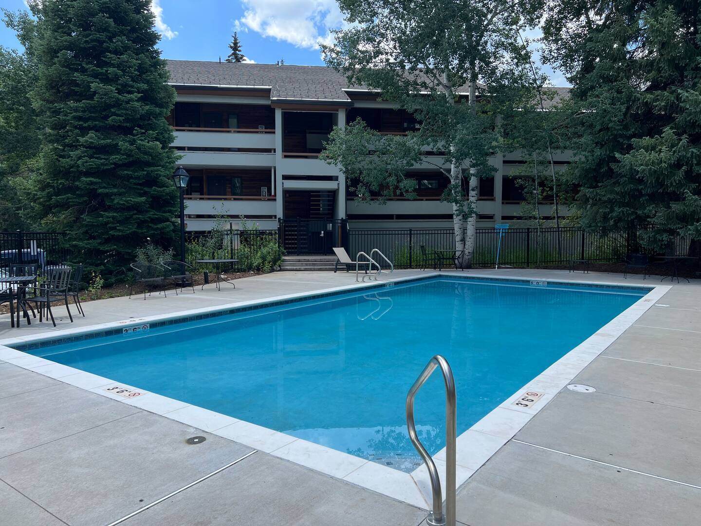 Building Photo - 1040 Vail View Dr