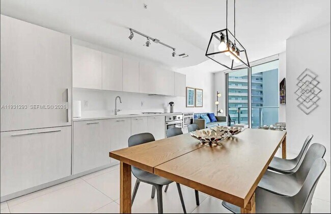 Building Photo - 501 NE 31st St