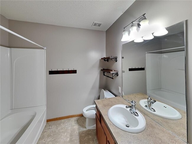 Building Photo - 5106 Farnham Dr N