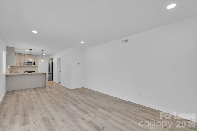 Building Photo - 7404 Shadowlake Dr