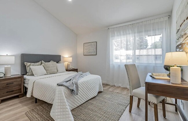 Building Photo - 1400 Bowe Ave