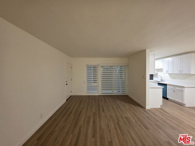 Building Photo - 827 9th St