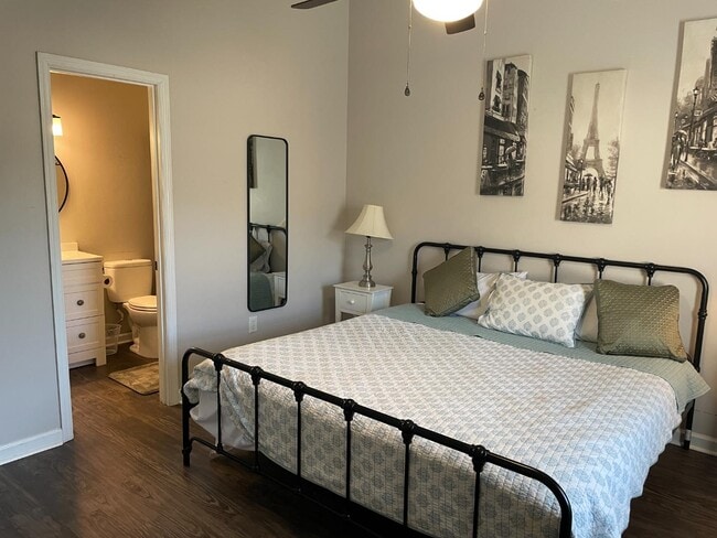 Building Photo - 385 Old Epps Bridge Rd