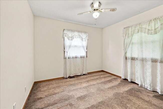 Building Photo - 5420 N Sadlier Dr