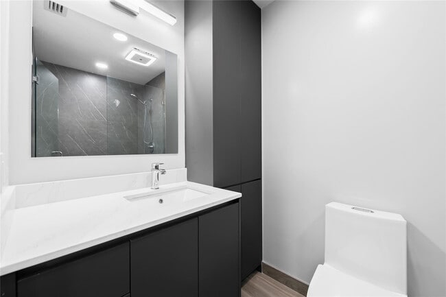 Building Photo - 340 City View Dr